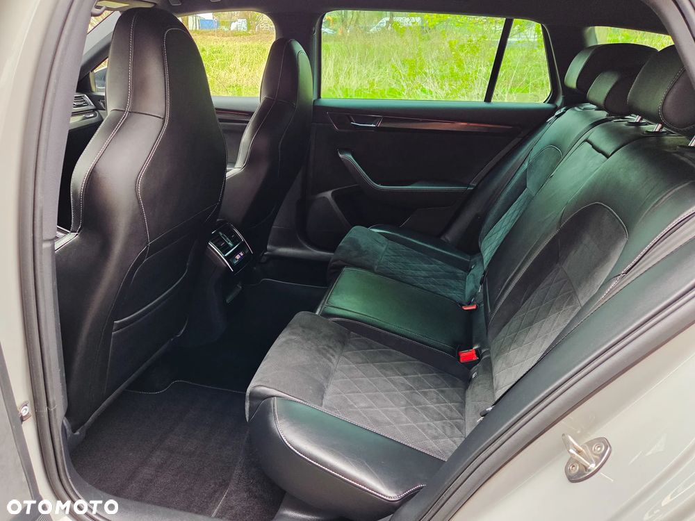 Skoda Superb 2.0 TDI SCR Sportline DSG - 34