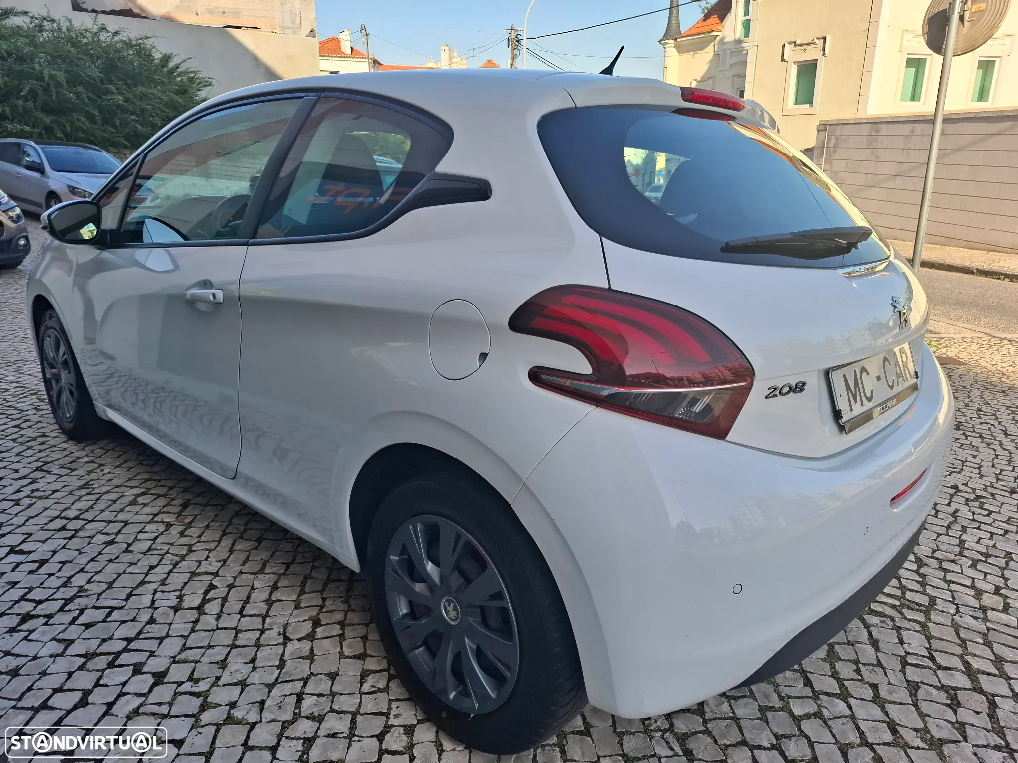 Peugeot 208 1.2 PureTech Active - 4