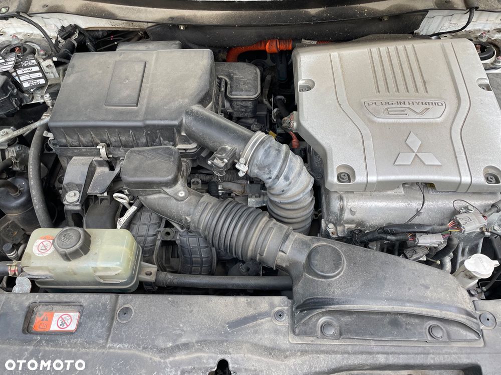 Mitsubishi Outlander - 21