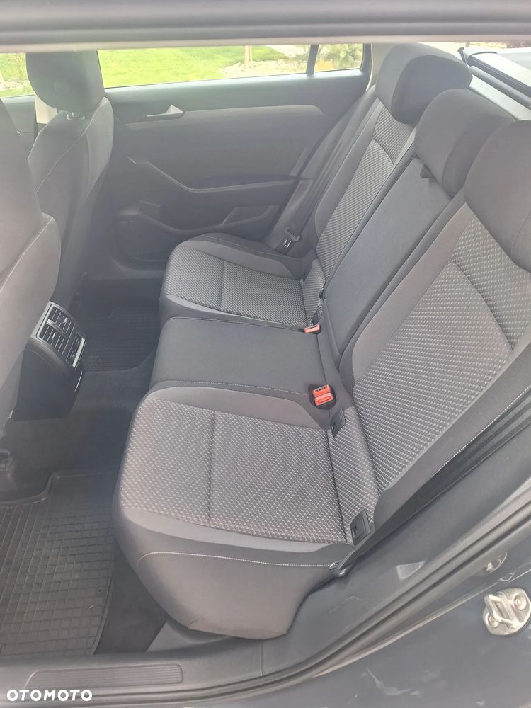 Volkswagen Passat - 15