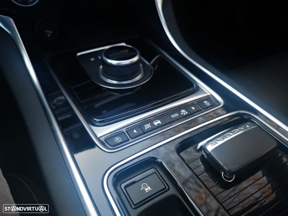 Jaguar XE 2.0 D R-Sport Aut. - 19