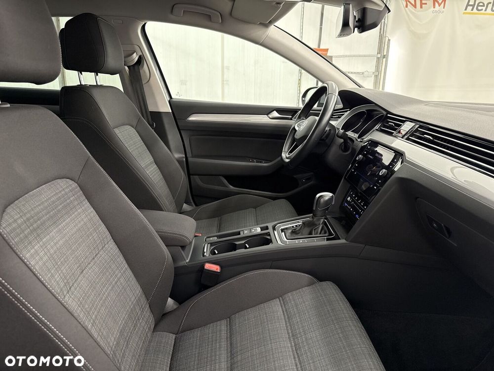 Volkswagen Passat - 26