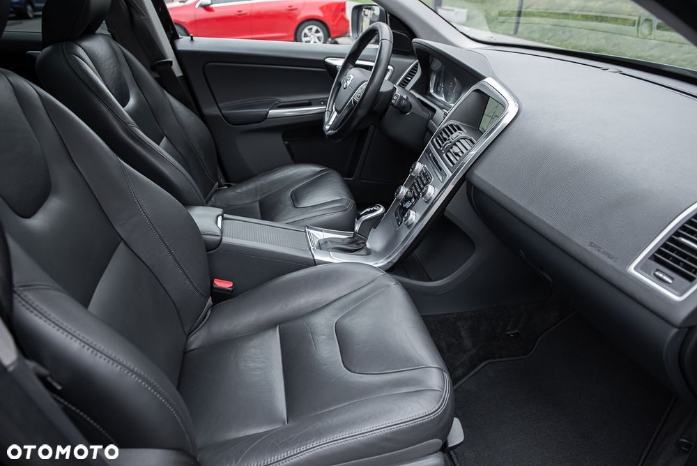 Volvo XC 60 D5 AWD Geartronic Summum - 18