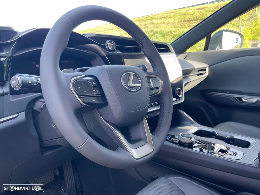 Lexus RZ 300e Premium - 24