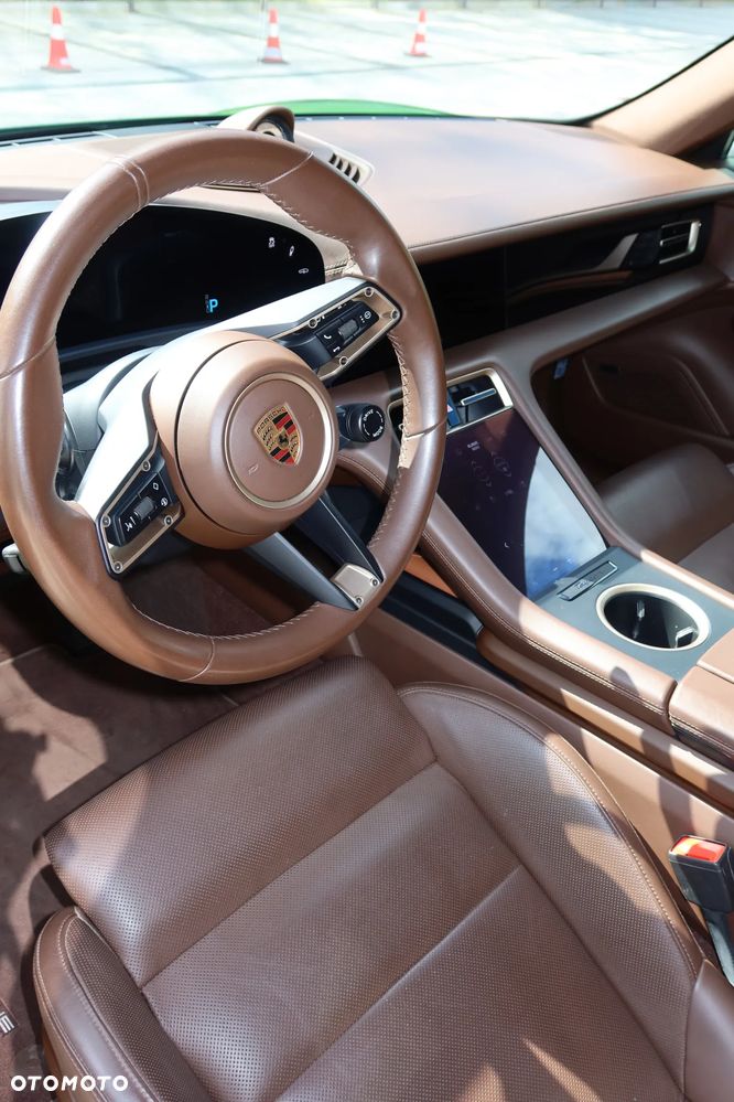 Porsche Taycan - 25