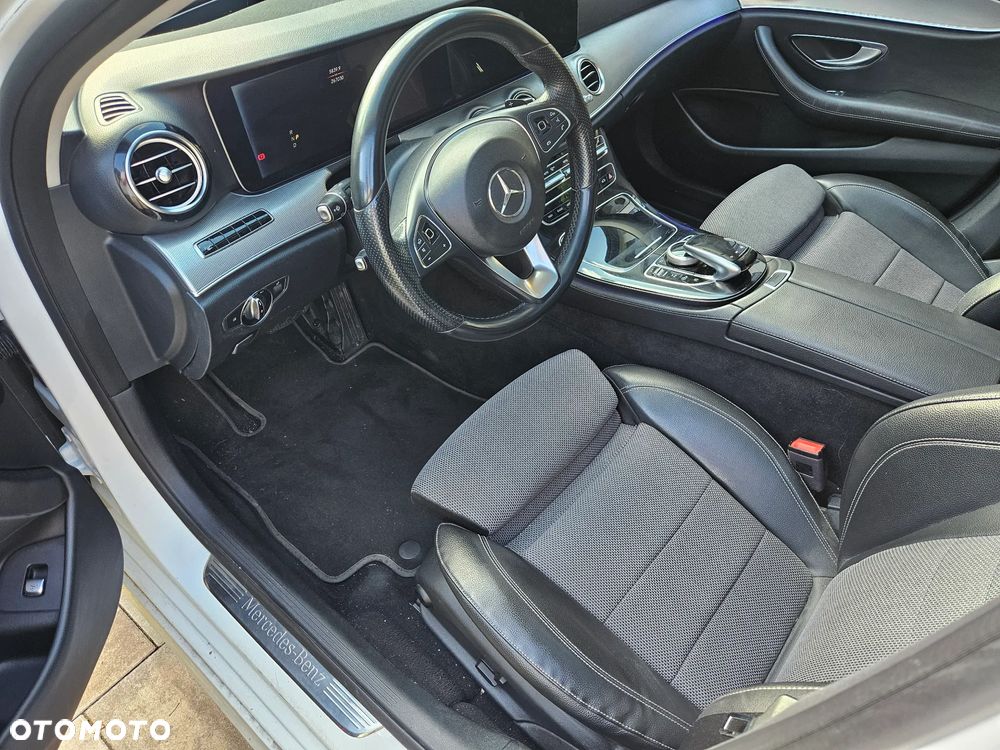 Mercedes-Benz Klasa E 220 d T 9G-TRONIC - 12