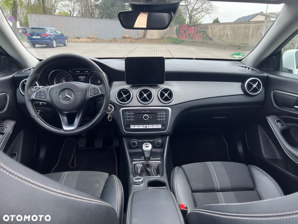 Mercedes-Benz CLA 180 - 9
