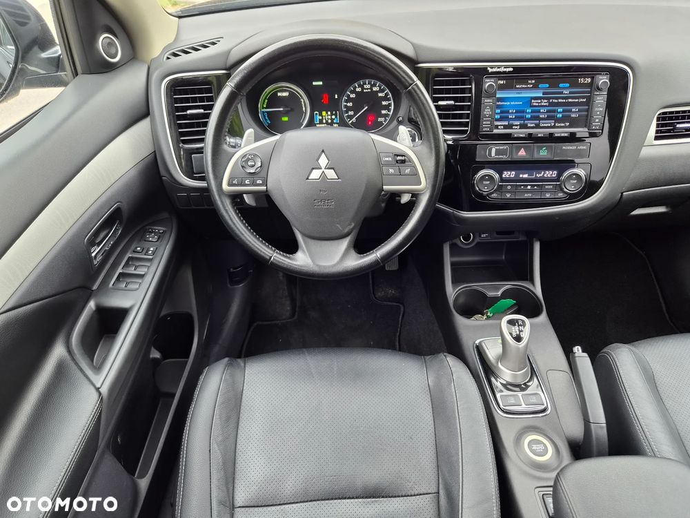 Mitsubishi Outlander 2.0 4WD Top - 30