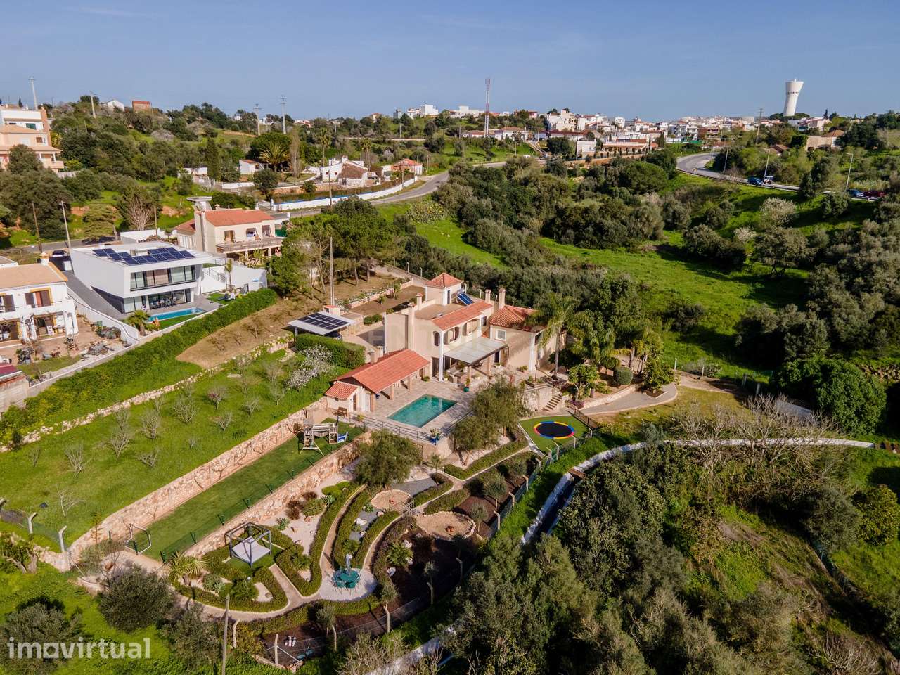 ESPETACULAR MORADIA NA PENINA COM PISCINA, GARAGEM, JARDIM E TERRENO - Grande imagem: 2/56