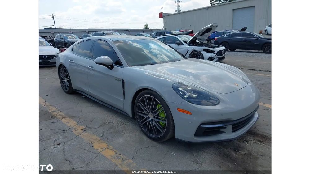 Porsche Panamera - 1