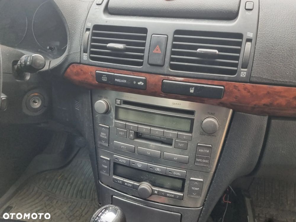 Toyota Avensis 2.0 D-4D High - 16