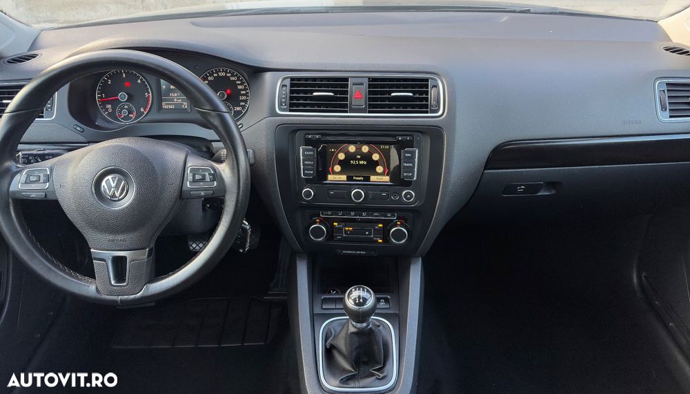 Volkswagen Jetta 1.6 TDI Blue Motion Technology Comfortline - 10