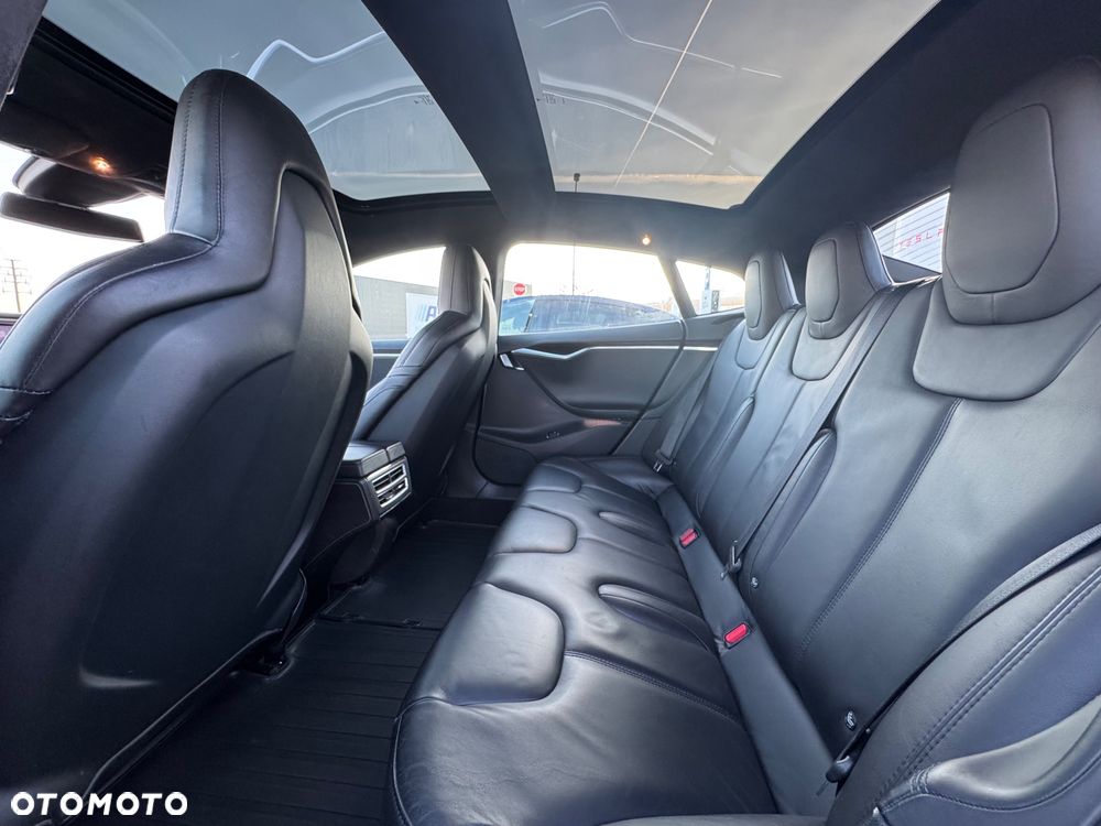 Tesla Model S - 10