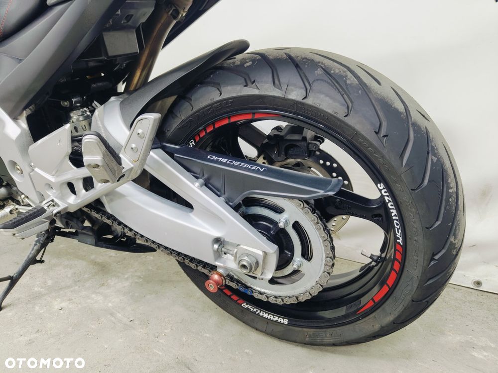 Suzuki GSR - 22