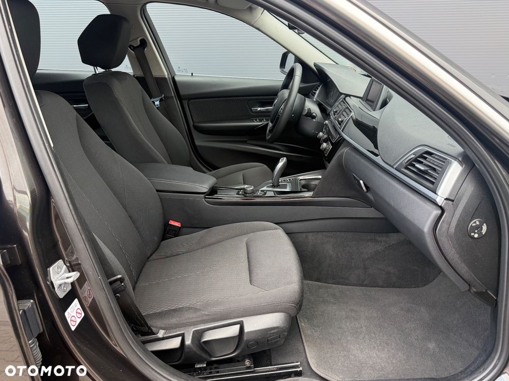 BMW Seria 3 320i Advantage - 9