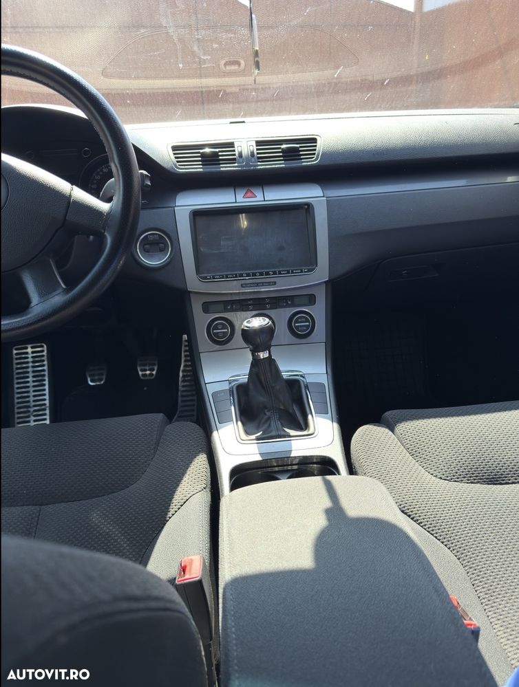 Volkswagen Passat 1.6 FSI Comfortline - 7