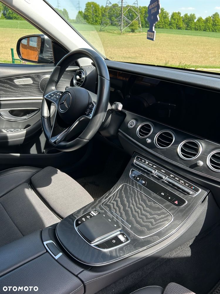 Mercedes-Benz Klasa E 220 d 4-Matic - 12