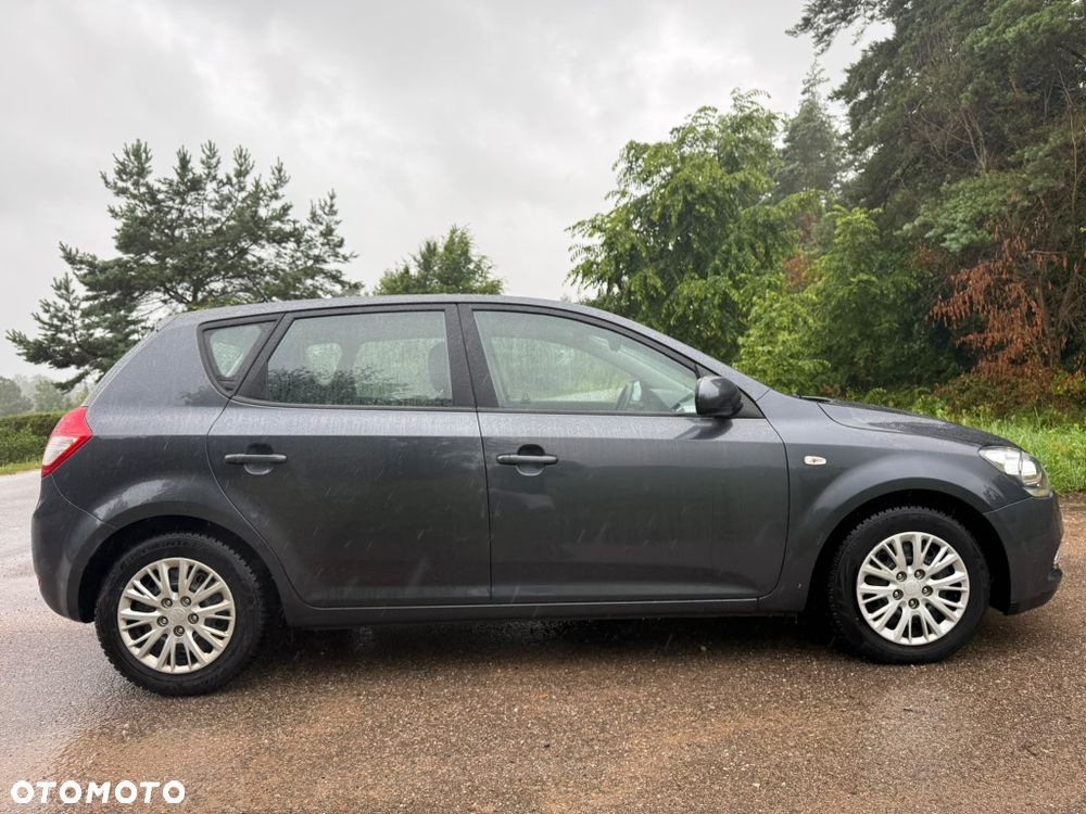 Kia Ceed - 4