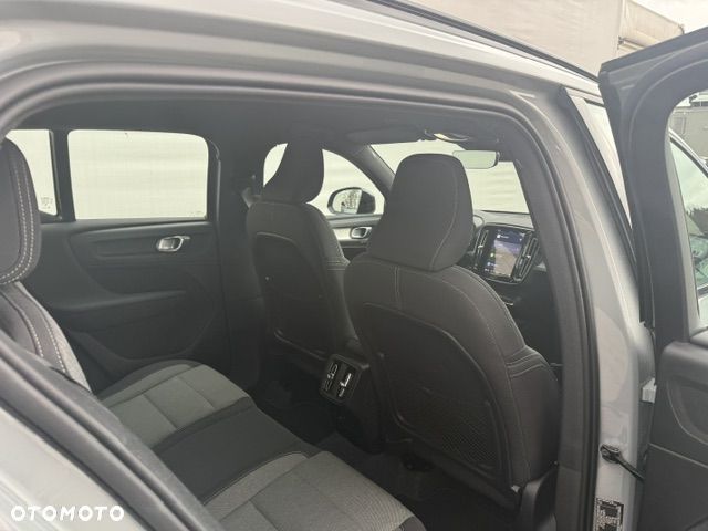 Volvo XC 40 B3 Plus Dark - 11