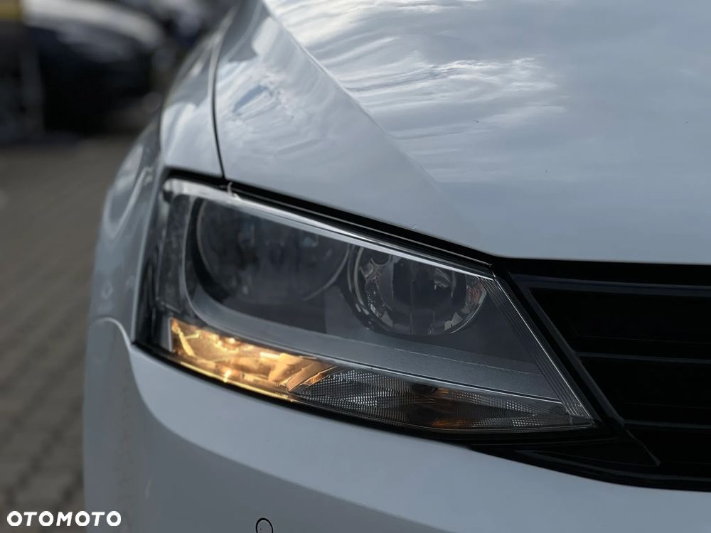Volkswagen Jetta - 11