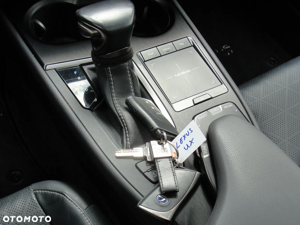 Lexus UX 250h Luxury Line - 18
