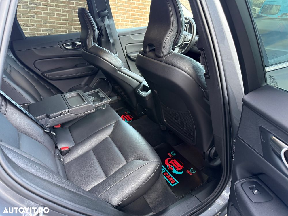 Volvo XC 60 B4 MHEV AWD Momentum Pro - 18