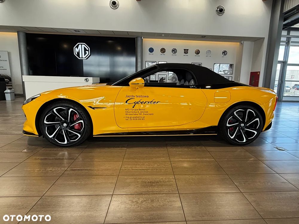 MG Cyberster 77kWh AWD Czarny Dach - 13