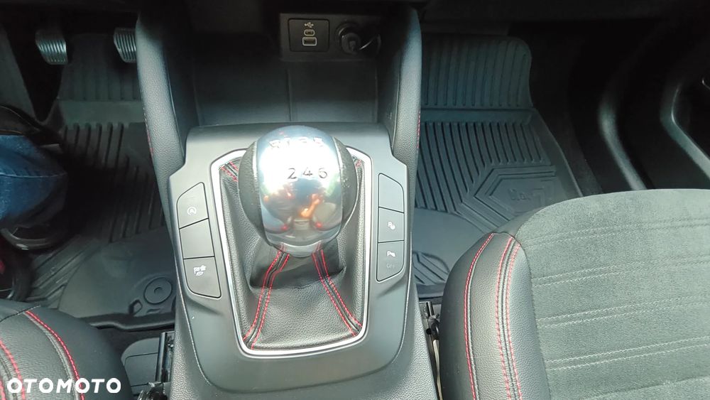 Ford Kuga 1.5 EcoBoost FWD ST-Line X - 25