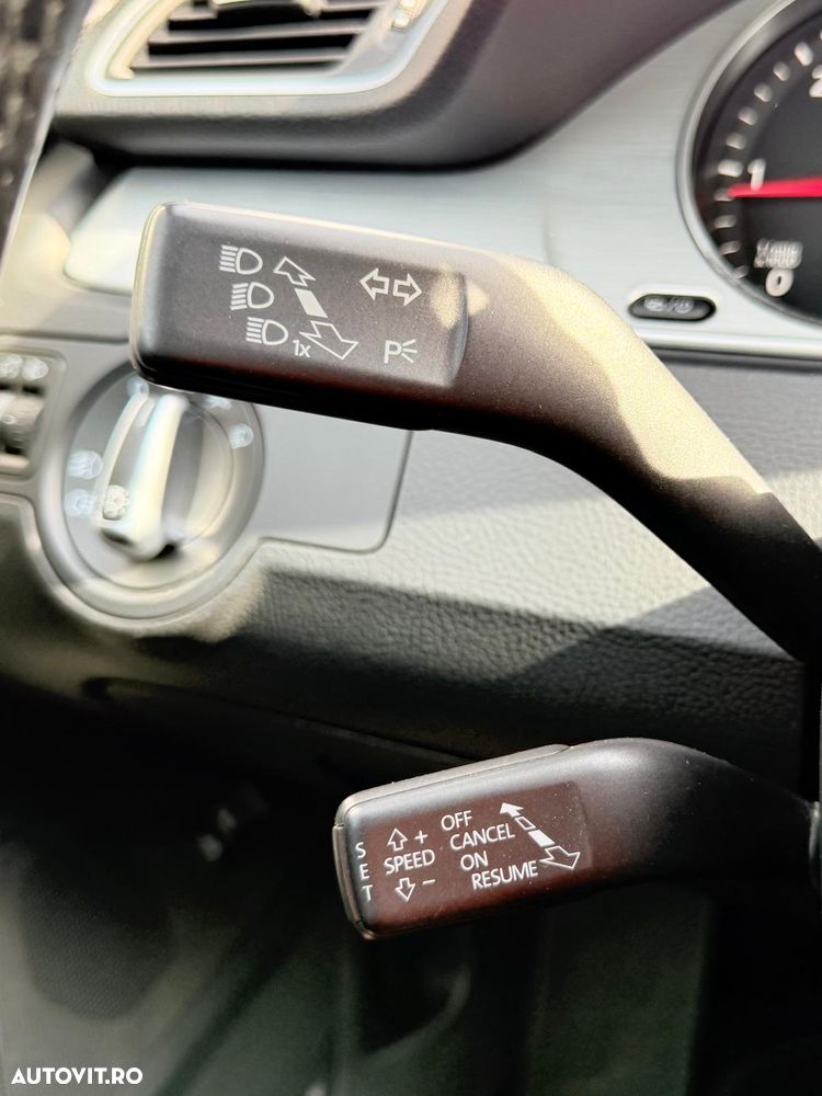 Volkswagen Passat 2.0 TDI DSG BlueMotion Technology R-Line - 22