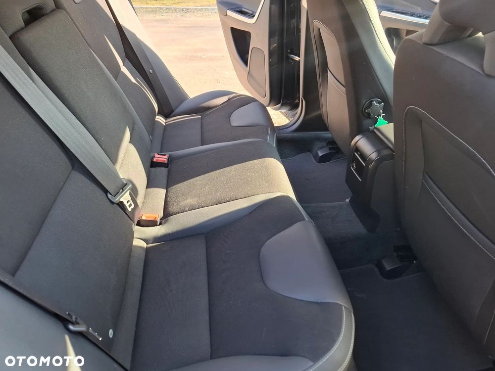 Volvo XC 60 3.2 AWD RDesign - 24