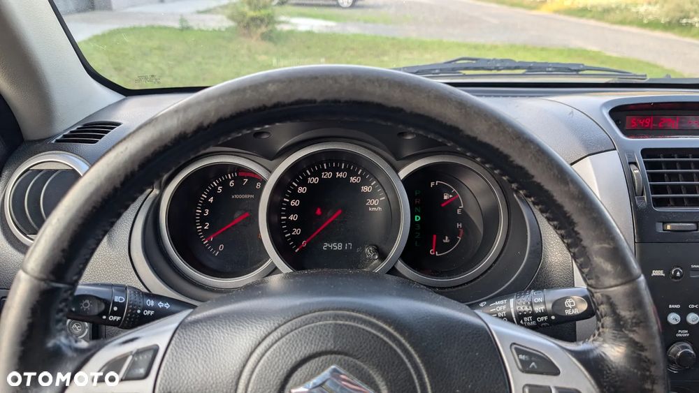 Suzuki Grand Vitara 2.0 De Luxe - 17