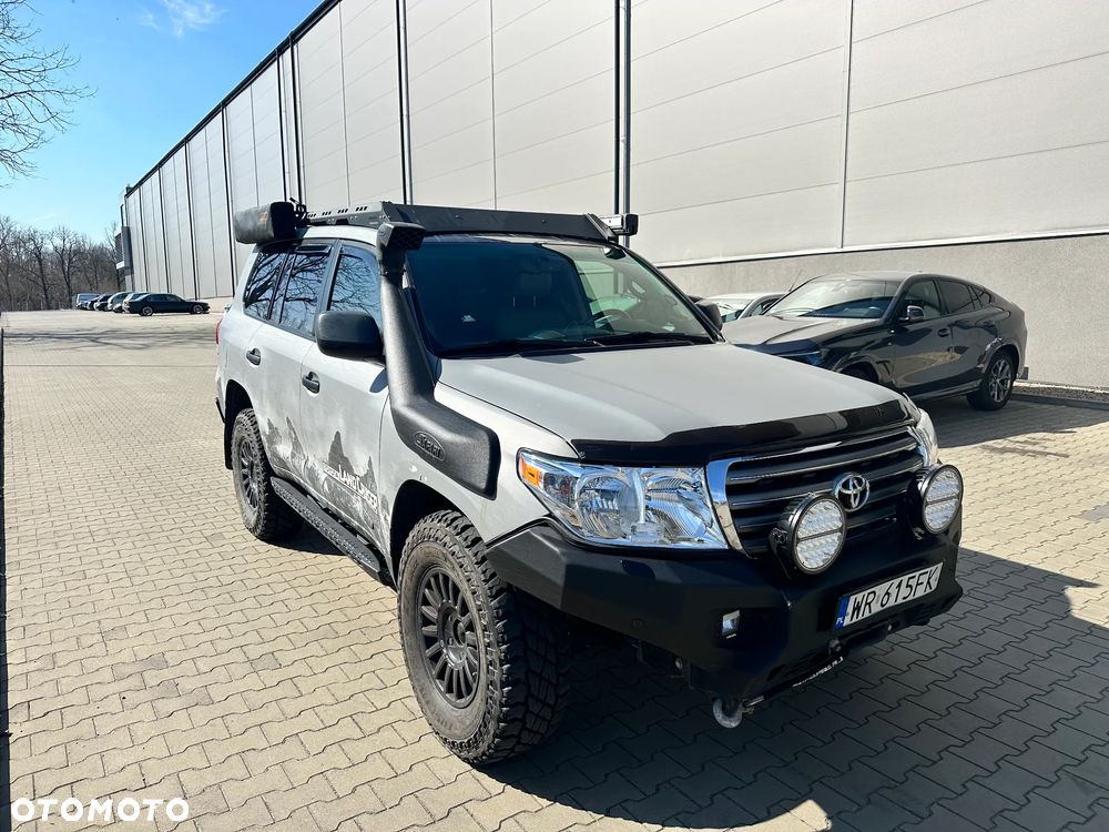 Toyota Land Cruiser - 1