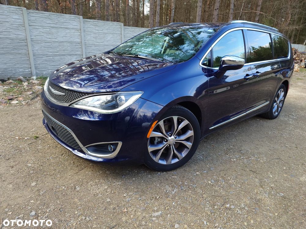 Chrysler Pacifica - 1