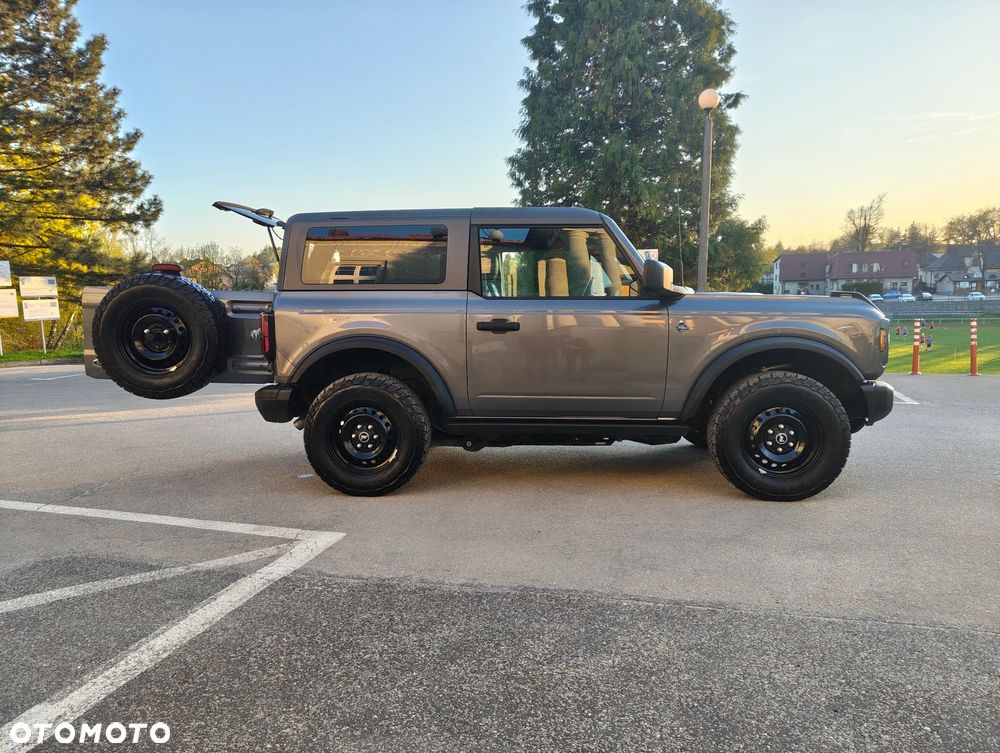 Ford Bronco - 3
