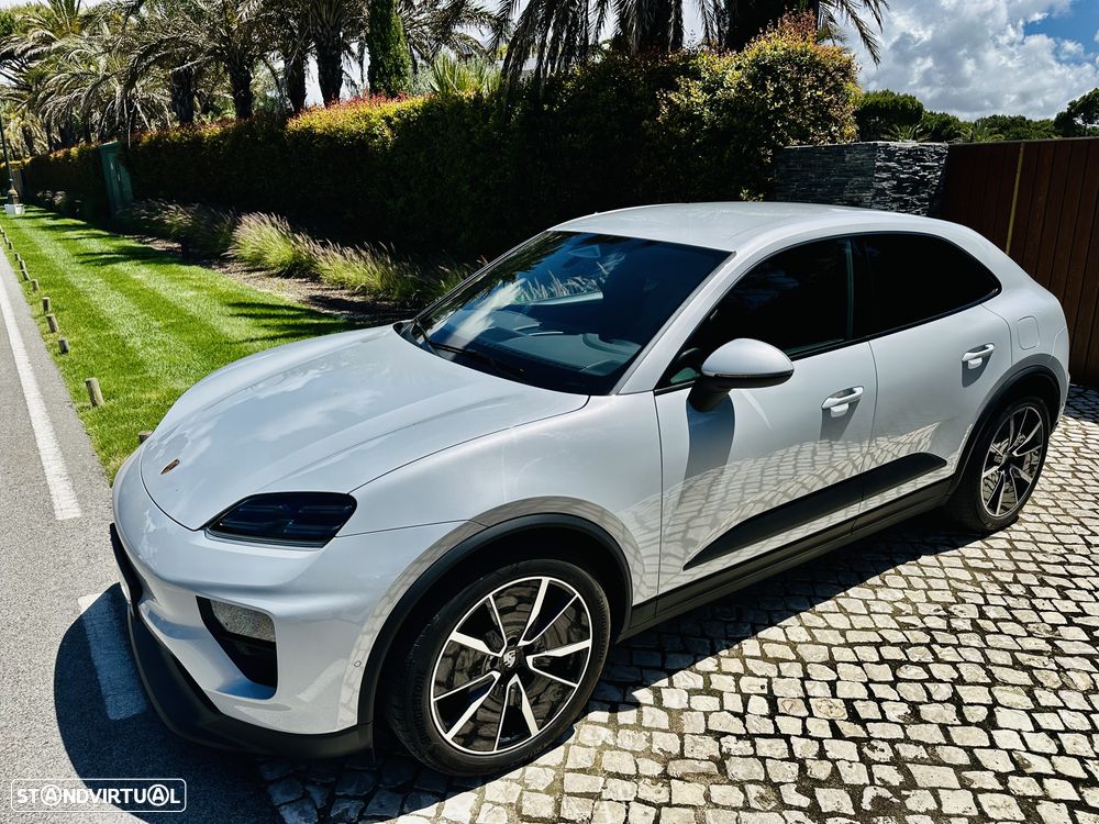 Porsche Macan Electric - 33