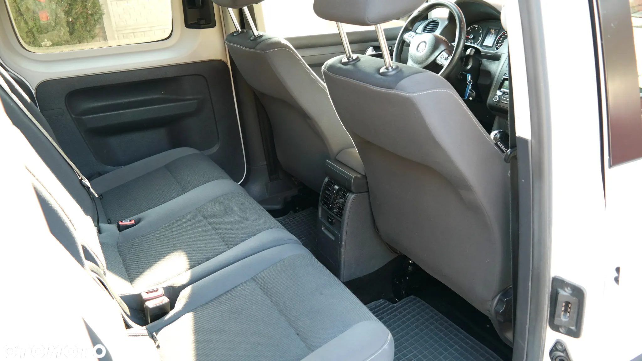Volkswagen Caddy 2.0 TDI Comfortline DSG - 25