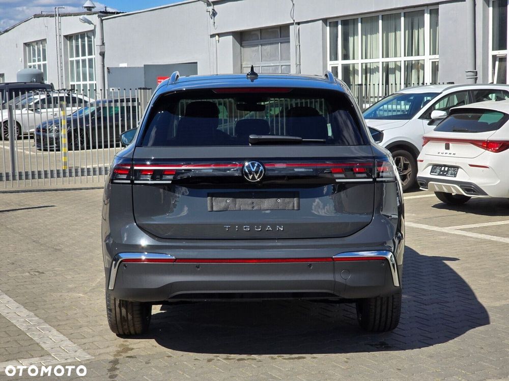 Volkswagen Tiguan - 10
