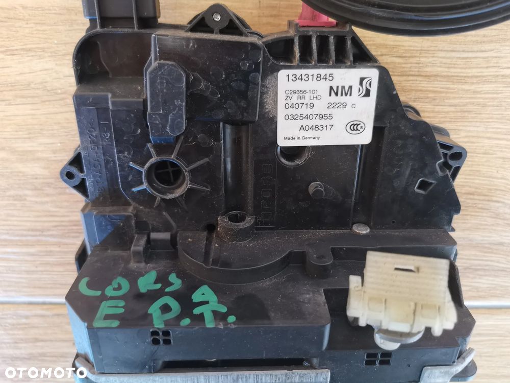 Zamek Drzwi Prawy Tył 13431845 Opel Corsa E - 2