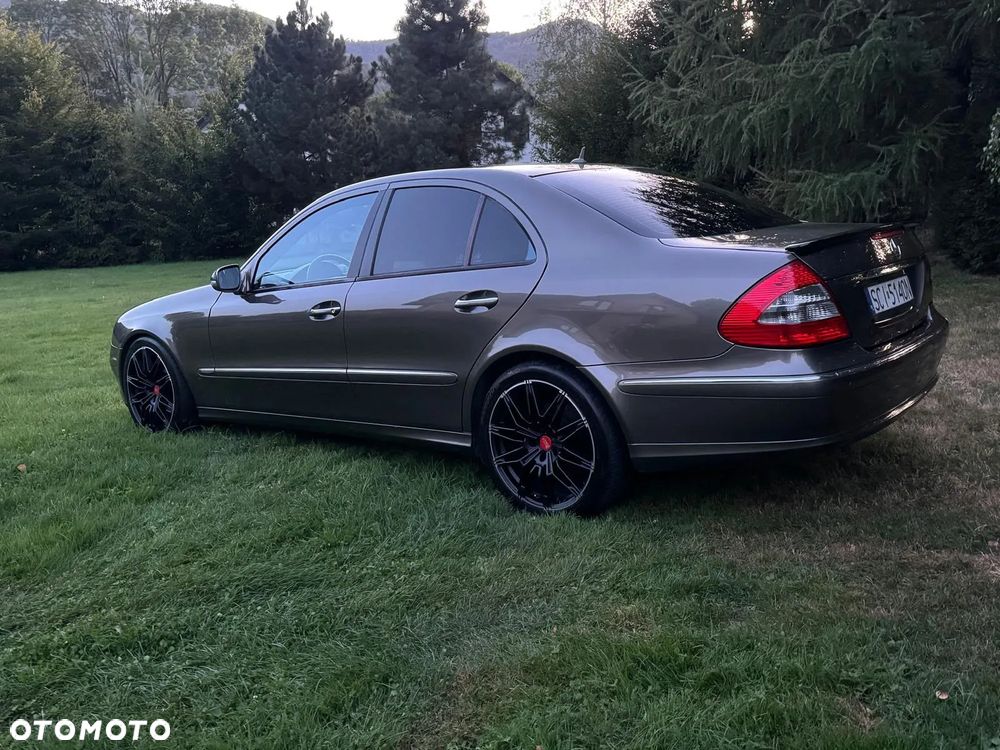 Mercedes-Benz E-Class 2006 photo 4