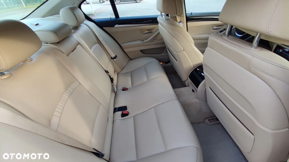 BMW Seria 5 535i xDrive Luxury Line - 12