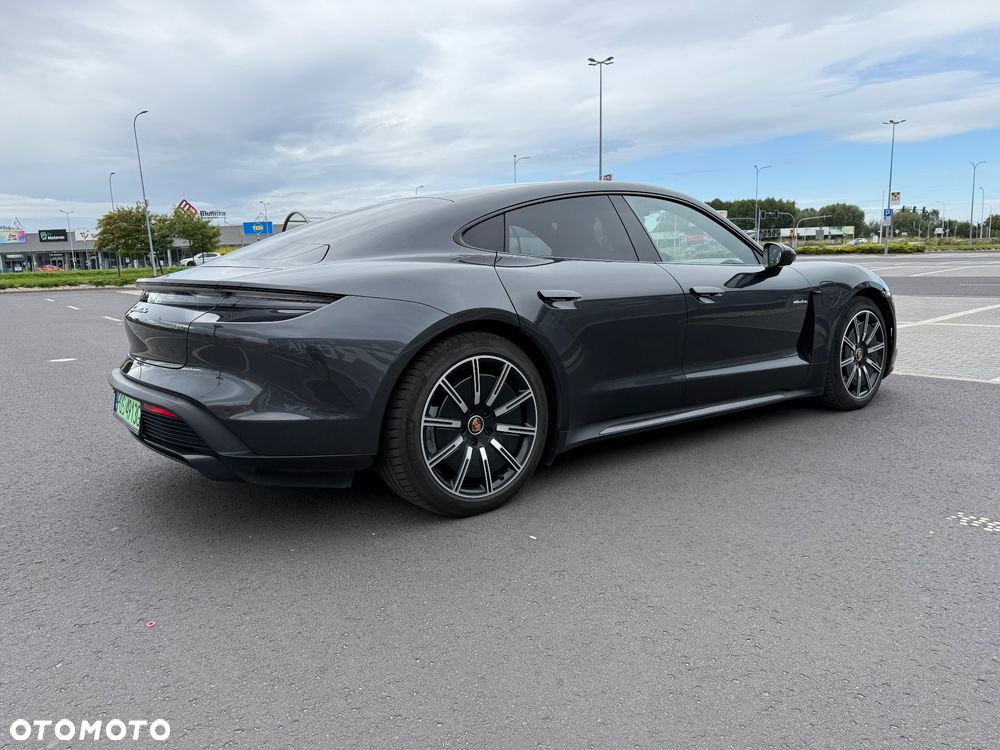 Porsche Taycan Turbo - 18