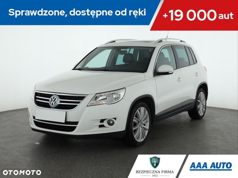 Volkswagen Tiguan - 1