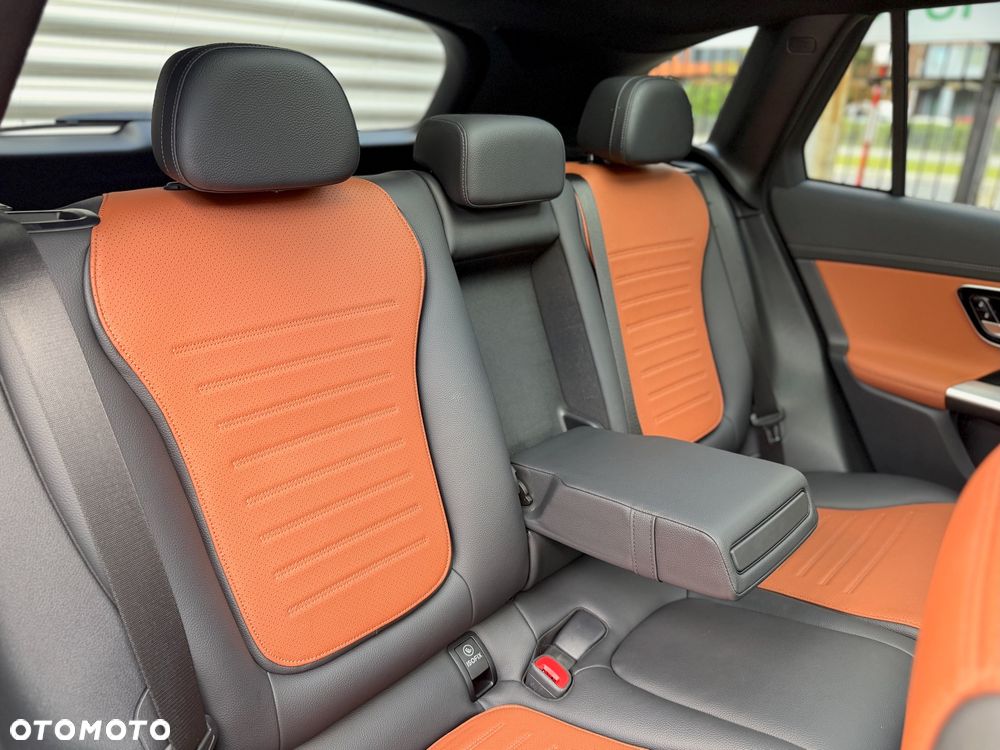 Mercedes-Benz GLC 300 4Matic 9G-TRONIC AMG Line Advanced - 20
