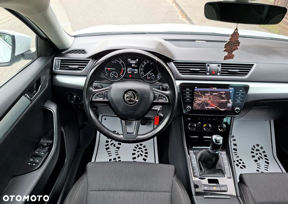 Skoda Superb 2.0 TDI Premium Edition - 34