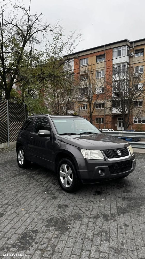 Suzuki Grand Vitara 2.4 Comfort - 1