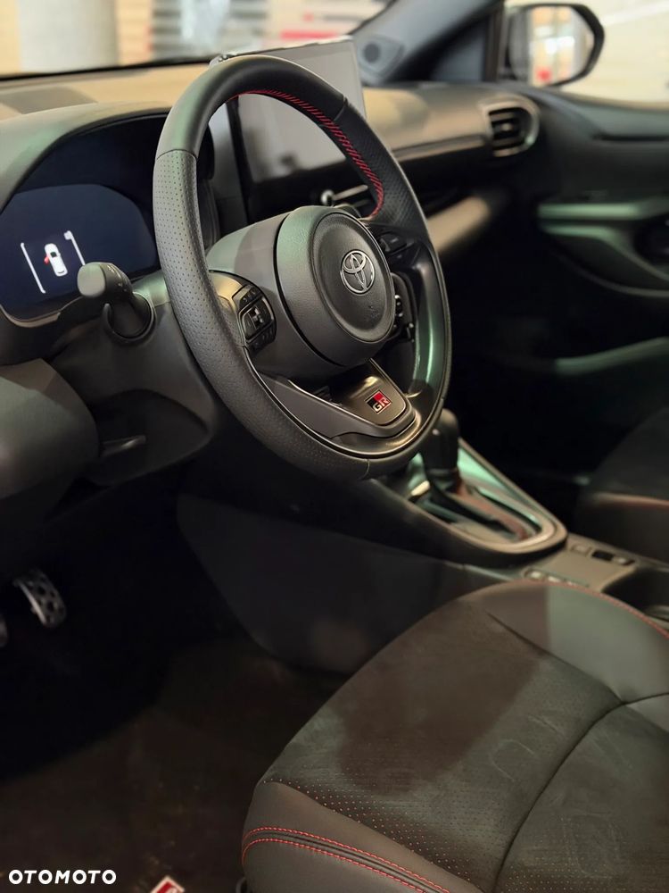 Toyota Yaris Hybrid 1.5 GR Sport - 8