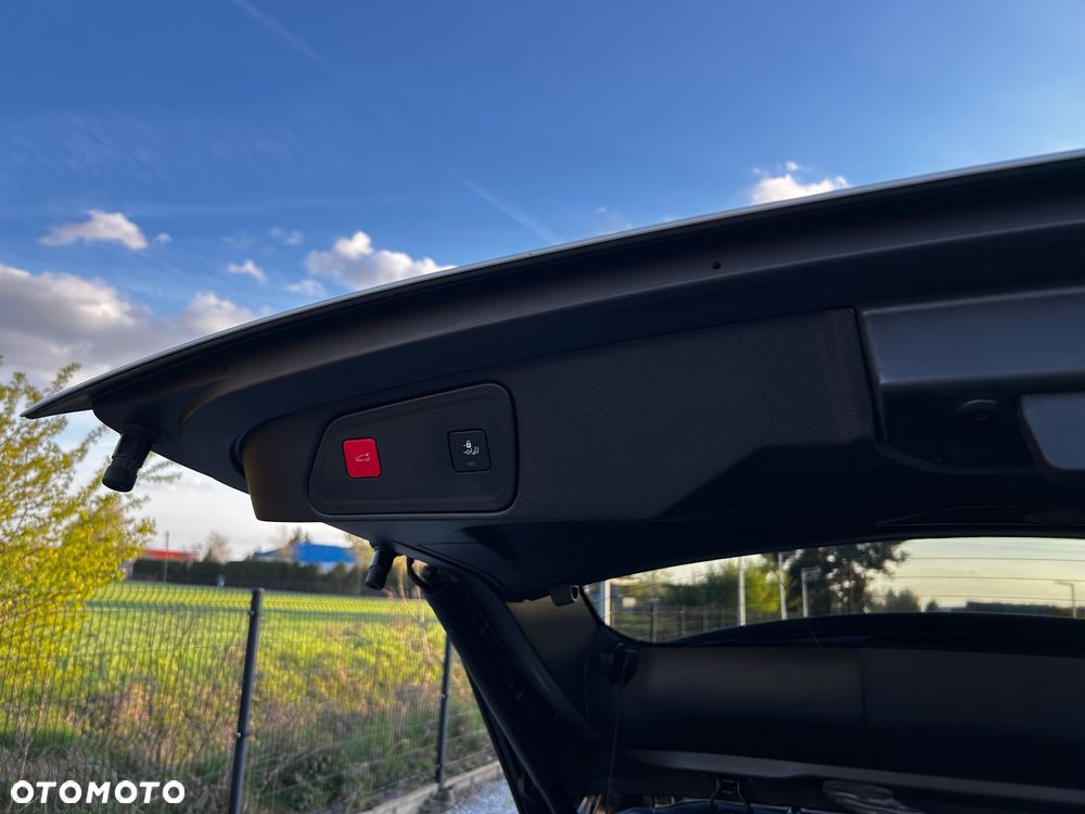 Peugeot 3008 1.6 PureTech HYbrid4 GT Line S&S EAT8 - 38