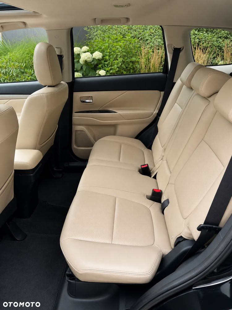 Mitsubishi Outlander 2.2 DI-D 4WD Automatik Instyle - 9