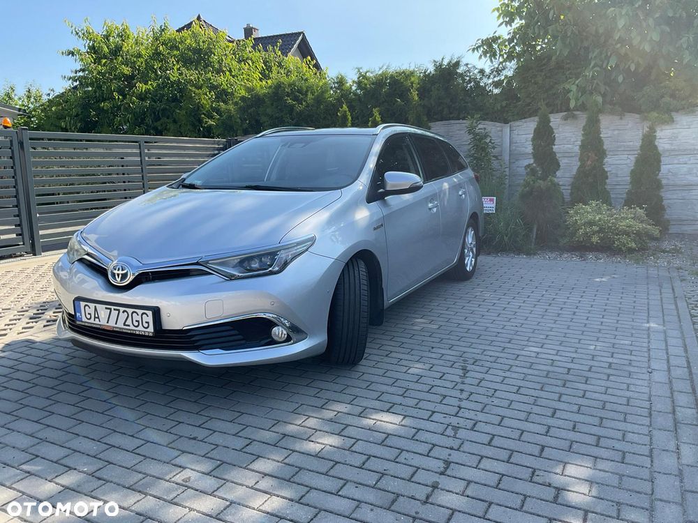 Toyota Auris Hybrid 135 Prestige - 2