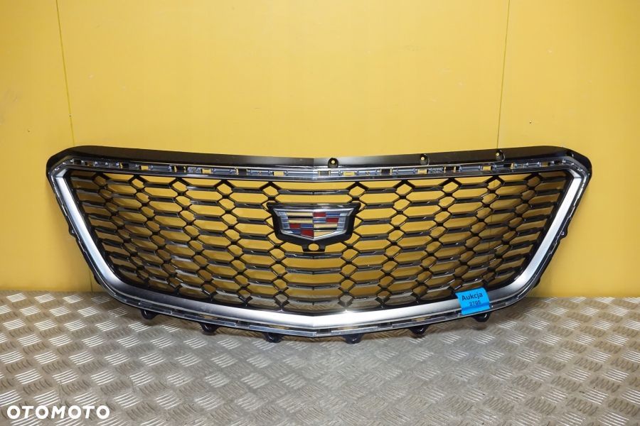 CADILLAC XT4 2019 2020 - Atrapa Przód Grill Chrom Pod Kamerę USA - 1